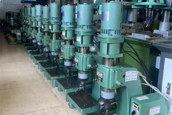 鉚釘機如何調整壓力？碩峰這樣說！